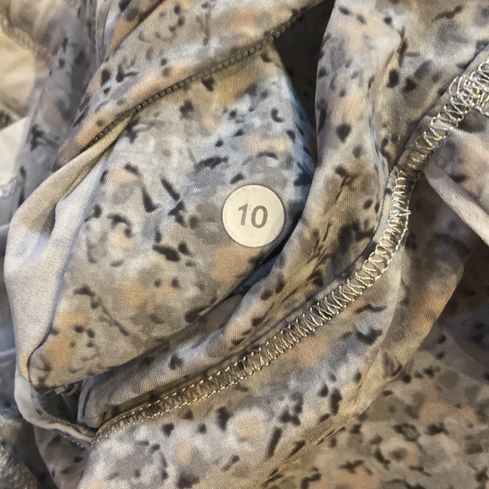 lululemon athletica shorts - size 10 - Picture 3 of 5